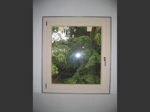 Finestra complanare a filo muro