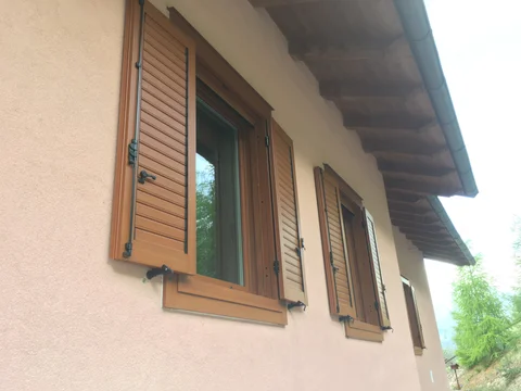 Serramenti in legno alluminio con oscuri in alluminio