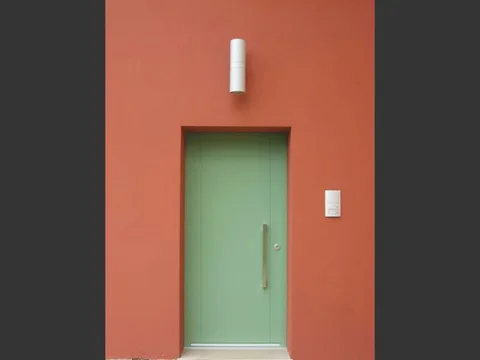 Portoncino Laccato con linee essenziali