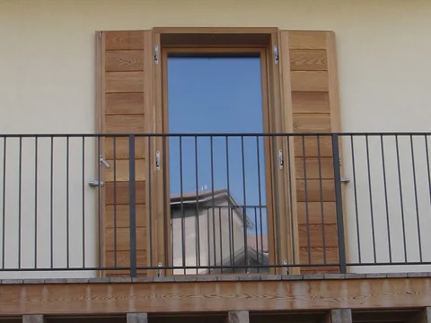 Scuri a doghe incrociate